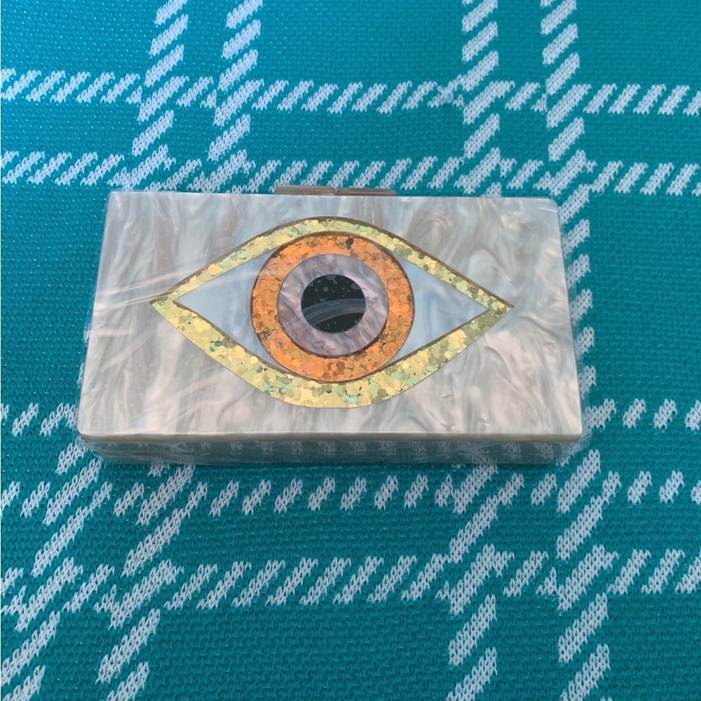 Eye Clutch